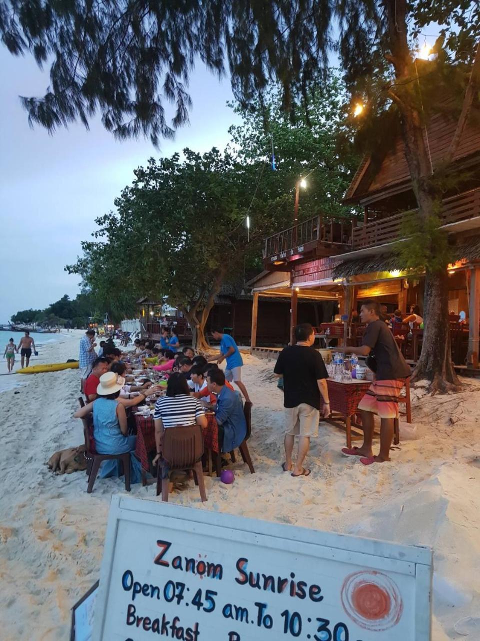 ザノム サンライズ ビーチ リゾート リペ島 エクステリア 写真